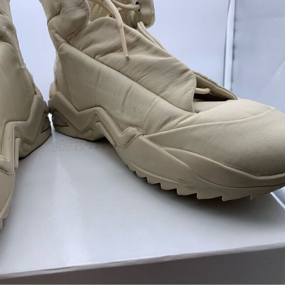 Maison Margiela Men’s New Future Tonal Puff High-Top Sneakers - Picture 7 of 10